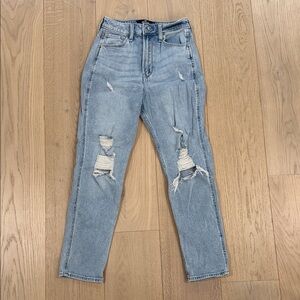 Hollister Ultra High-Rise Mom Jean Size 25 Short